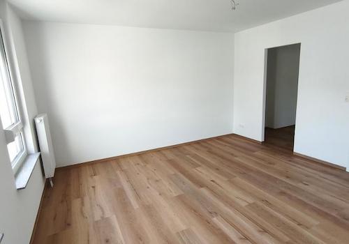 OG: Schlafzimmer mit Ankleide Bild 2