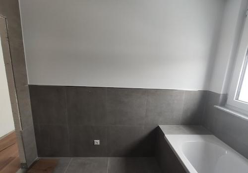 Bad mit Badewanne und Dusche Bild 4