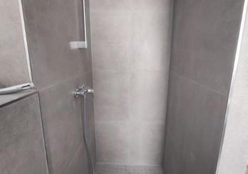 Bad mit Badewanne und Dusche Bild 7