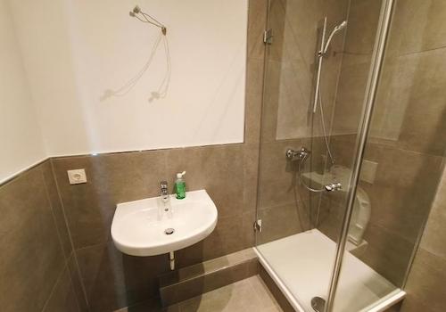 DG: Bad mit Dusche Bild 3