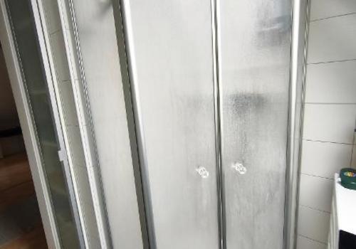 Bad mit Dusche und Waschmaschinenanschluss Bild 3