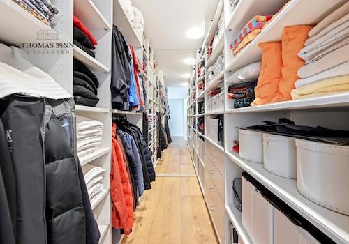 Ankleide im Schlafzimmer