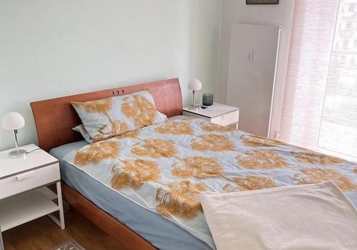 Schlafzimmer 1 mit Balkon