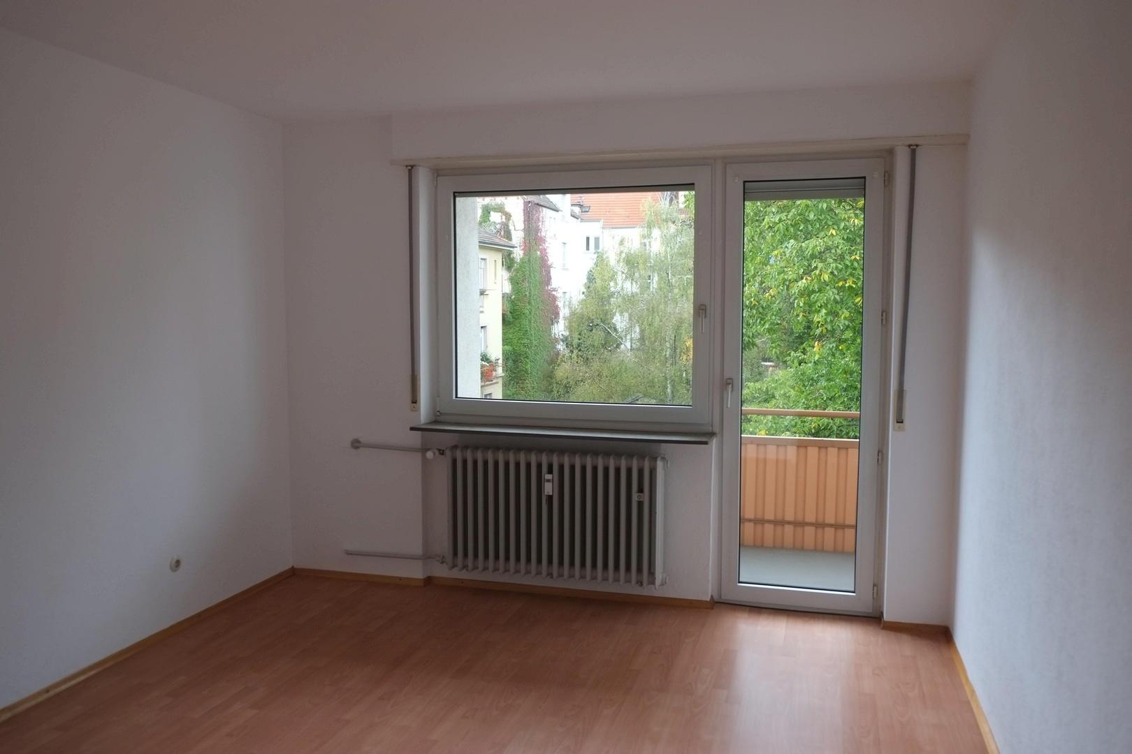 Wohnzimmer mit Balkon