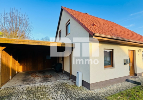 Frontansicht / Carport