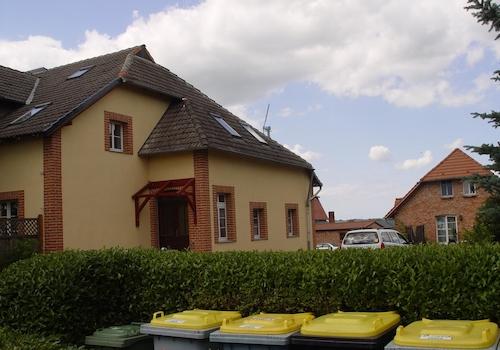 Hausansicht von Straße