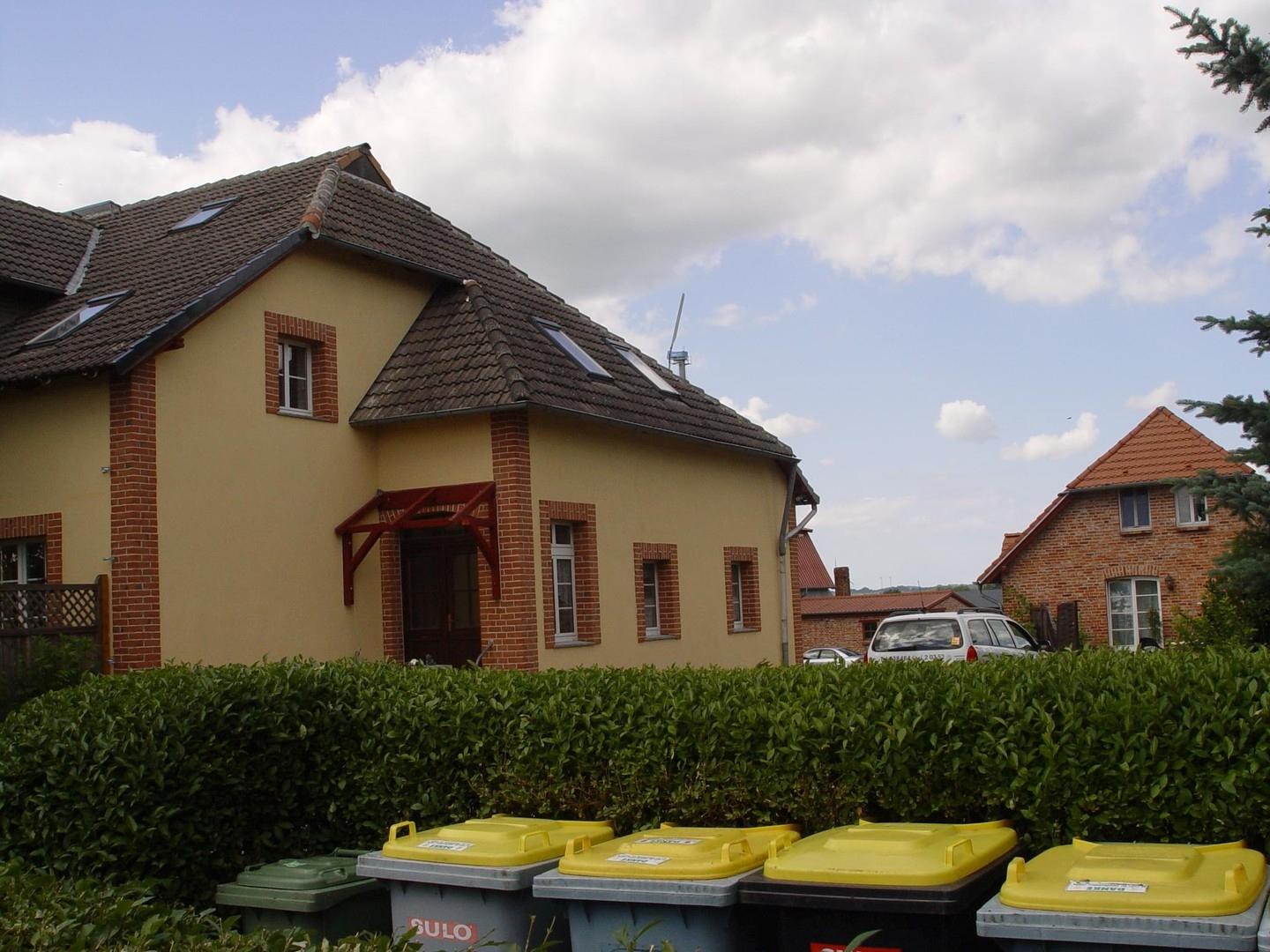 Hausansicht von Straße