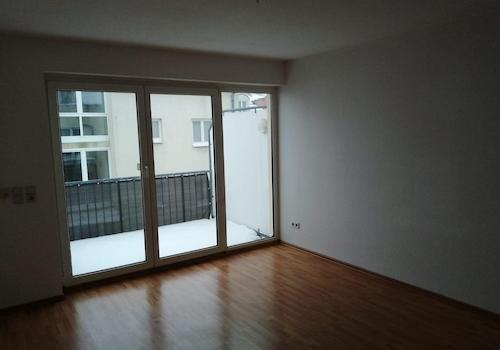 Wohnzimmer mit Balkon