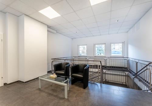 Büroraum 2 - Treppe zu UG