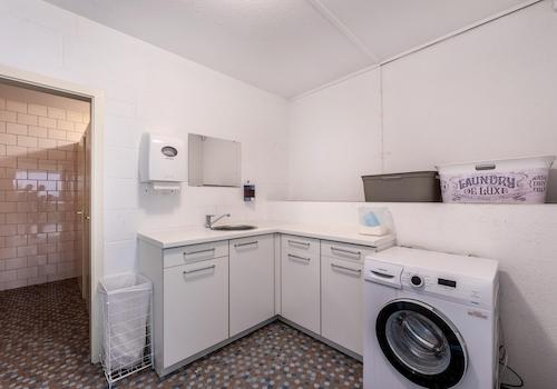 UG - Waschraum mit WC-Anlagen