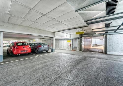 Lastenaufzug/2 Stellplätze TG