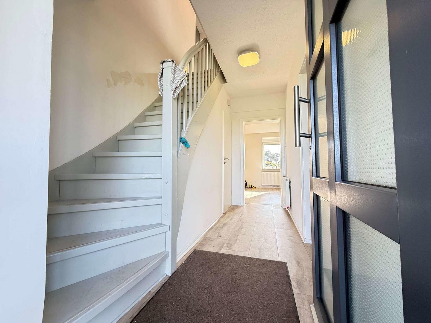 Flur und Treppe