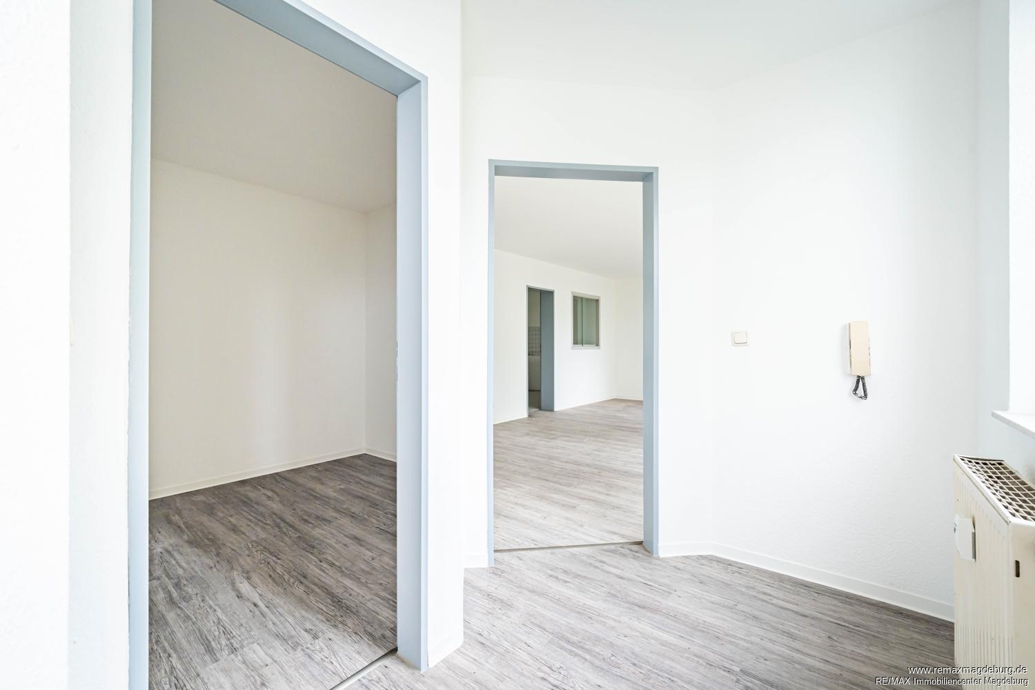 Eingangsbereich mit Hauswirtschaftsraum 