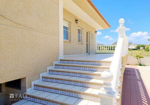 Treppenaufgang Hintereingang / Gartenbereich