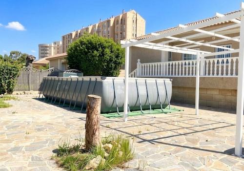 Hinterer Gartenbereich mit Aufstellpool