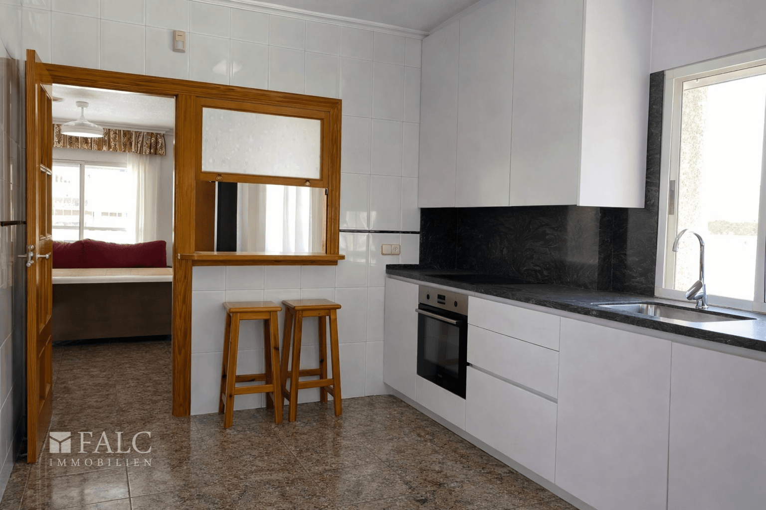 Offene, helle Küche