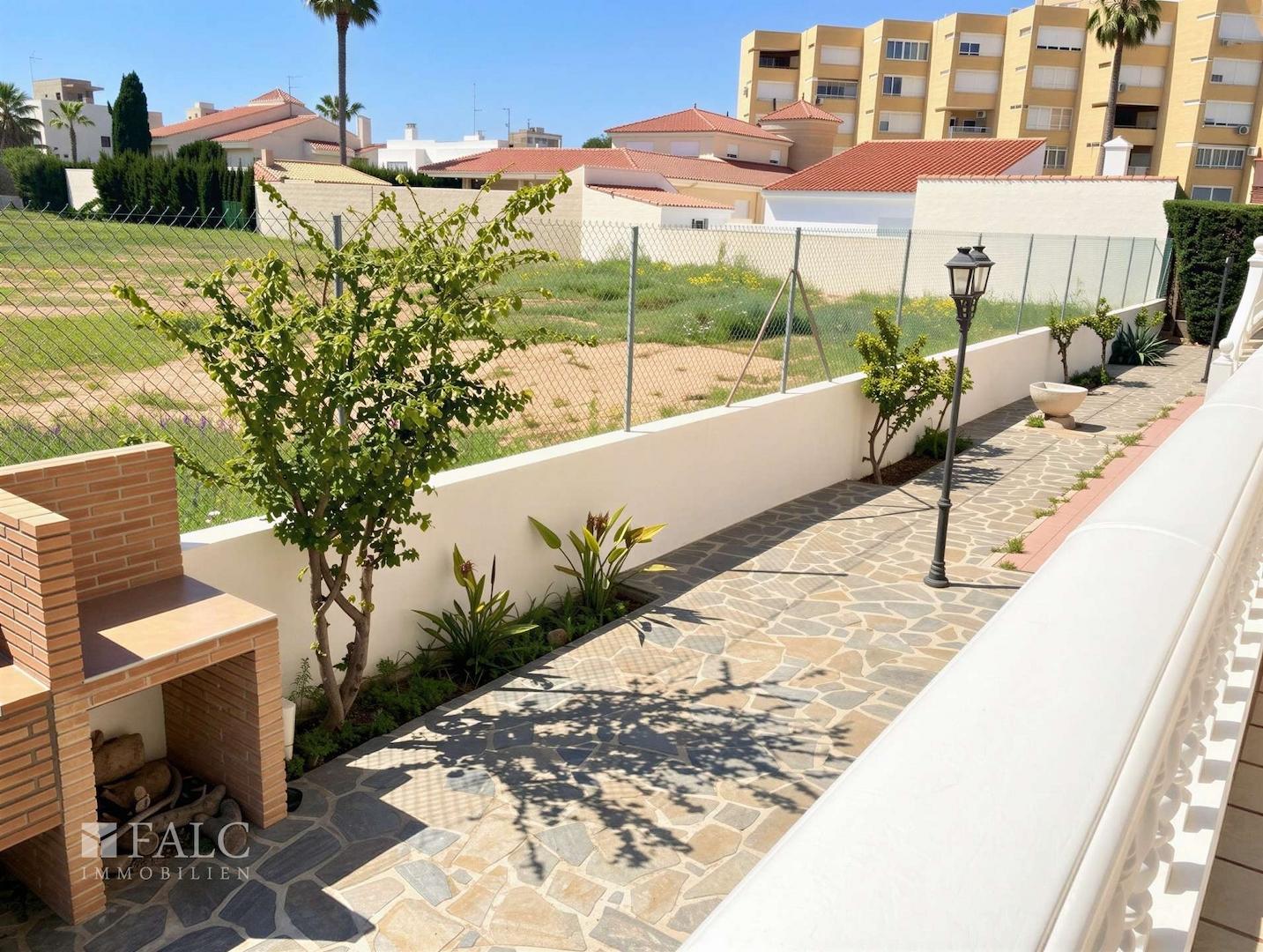 Garten / Grillbereich um´s Haus