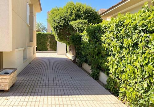 Außenstellplatz für Autos, Motorräder, Mofas, kleines Boot, etc.