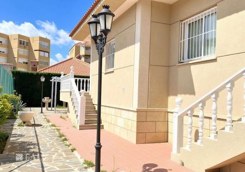 Hinterer Bereich vom Chalet (Gartenzugang von hinten)