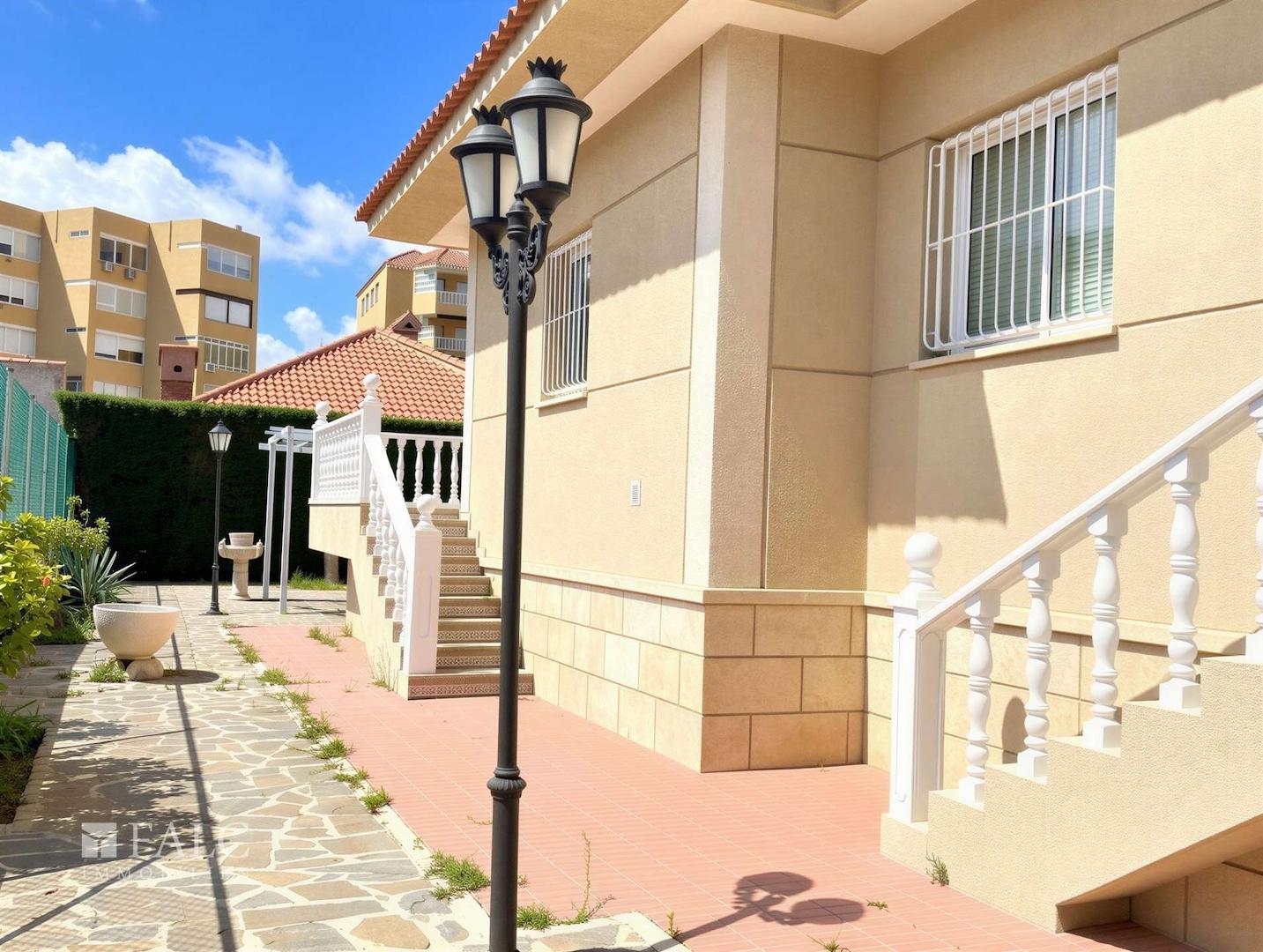 Hinterer Bereich vom Chalet (Gartenzugang von hinten)