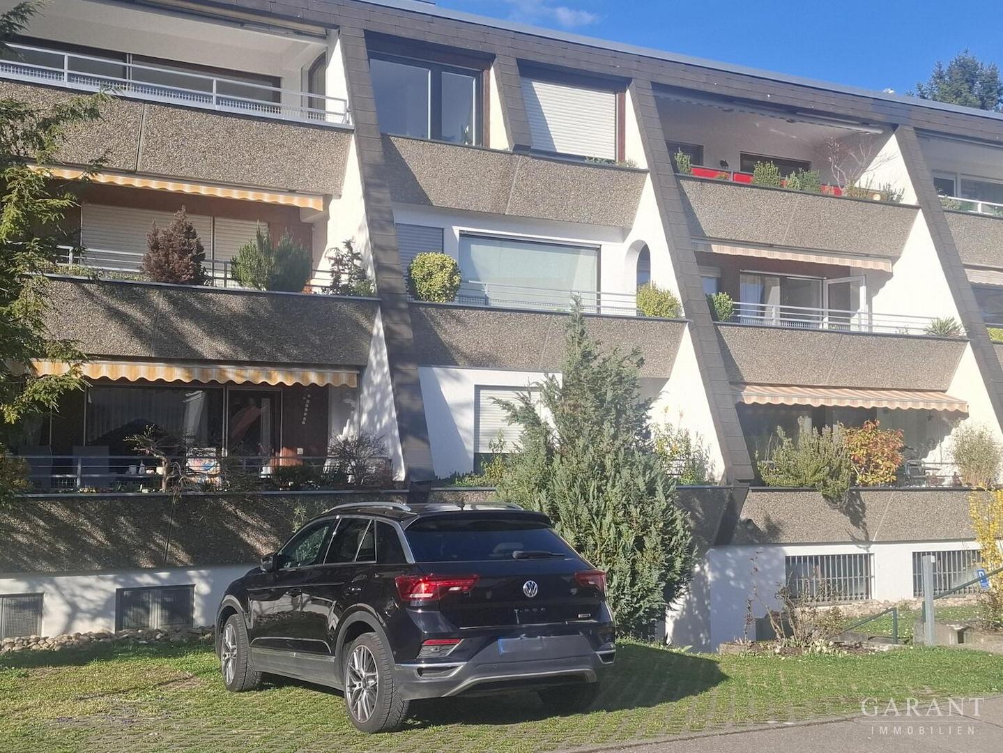 Hausansicht mit KfZ-Stellplatz