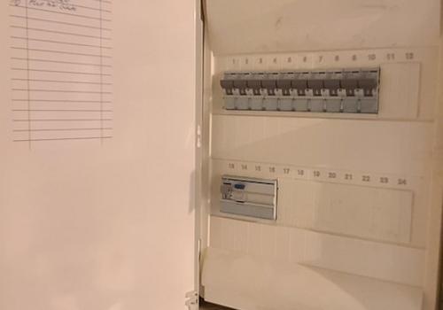 Sicherungskasten mit neuen Ele