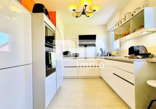 EG Küche mit Einbauküche