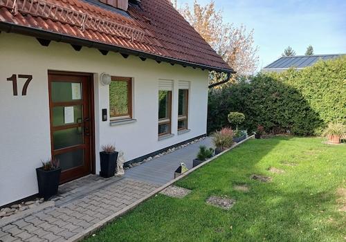 Eingangsbereich mit Terrasse 