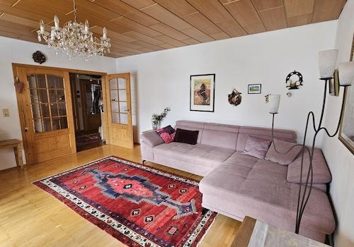 Wohnzimmer mit Parkett