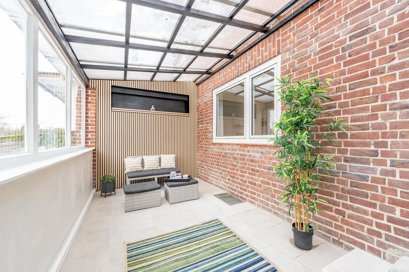 überdachter Loungebereich