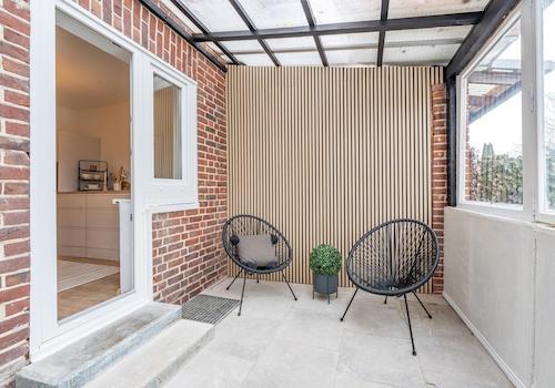 überdachter Loungebereich