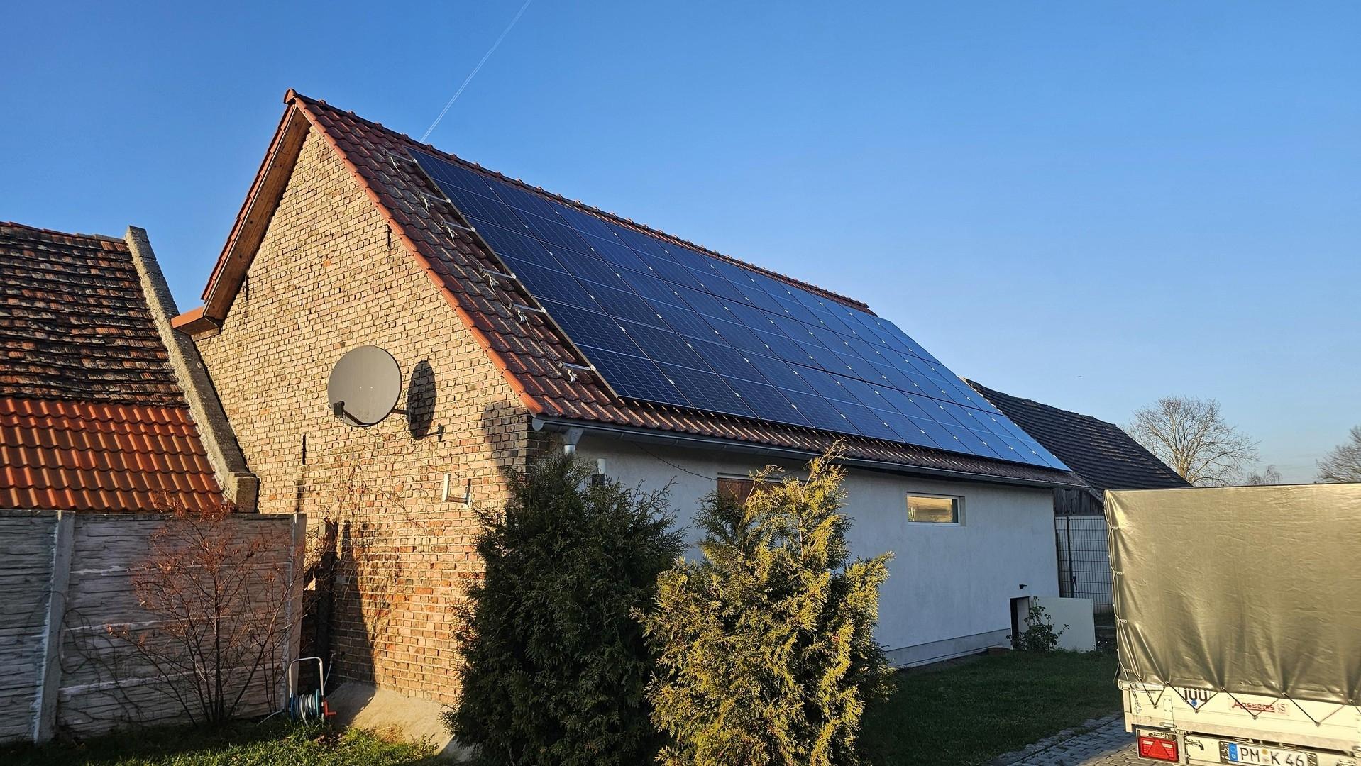 Scheunendach mit PV Anlage