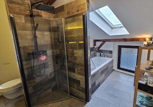 Saniertes großzügiges Bad OG