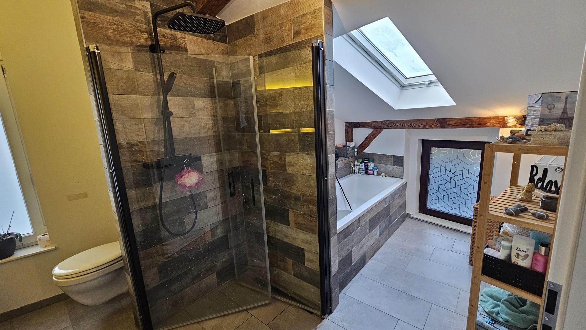 Saniertes großzügiges Bad OG