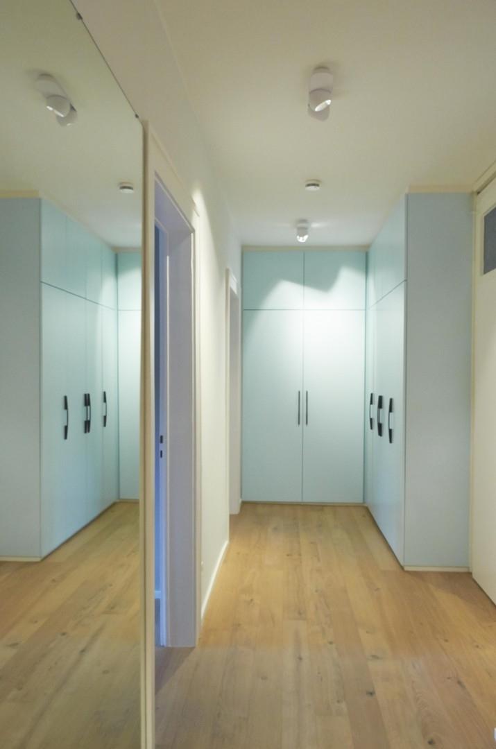 Flur mit Einbauschränken