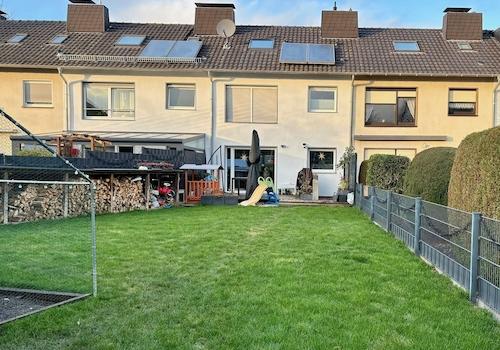 Hausansicht Garten m. Terrasse