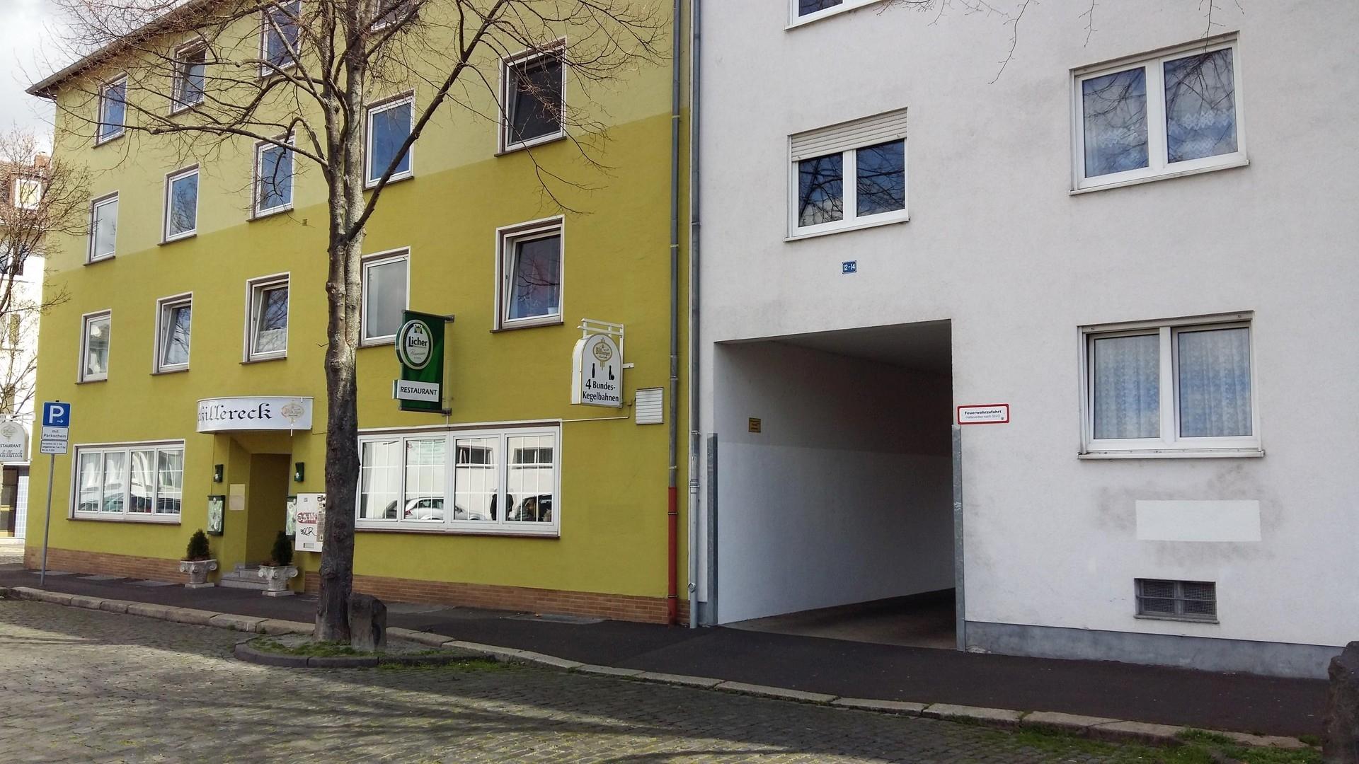 Vorderseite Haus Einfahrt