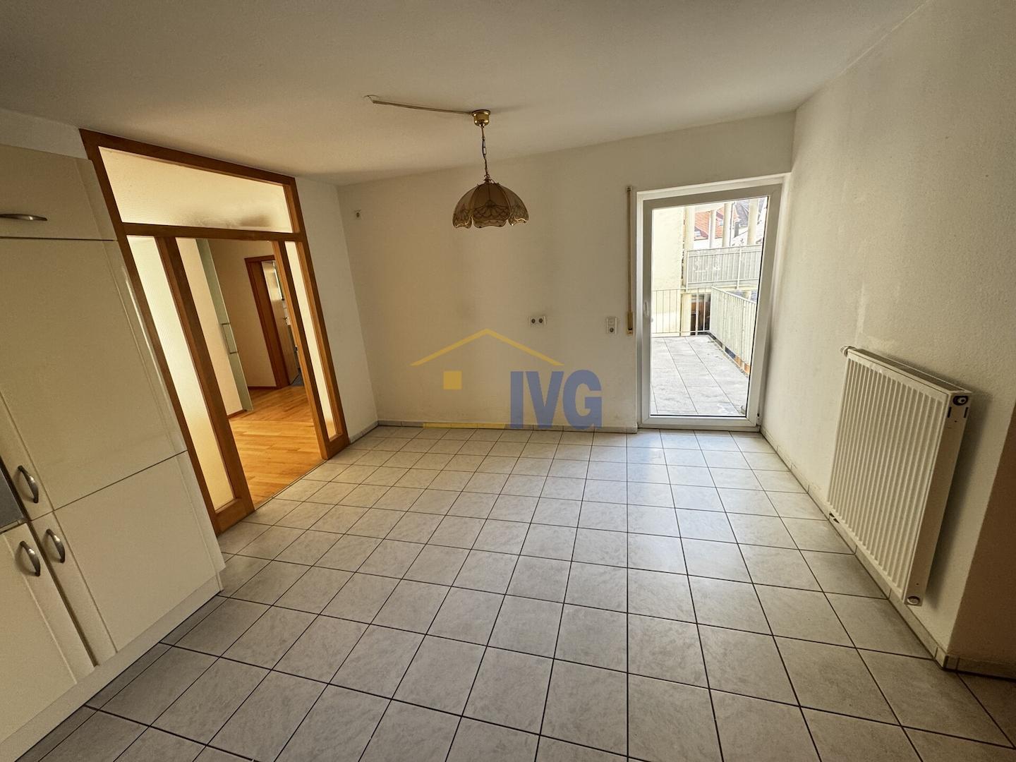 Essbereich mit Balkonzugang