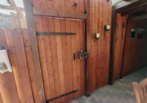 Eingang Werkstatt auf dem Hof