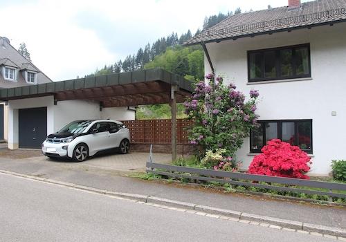 Carport und Garage