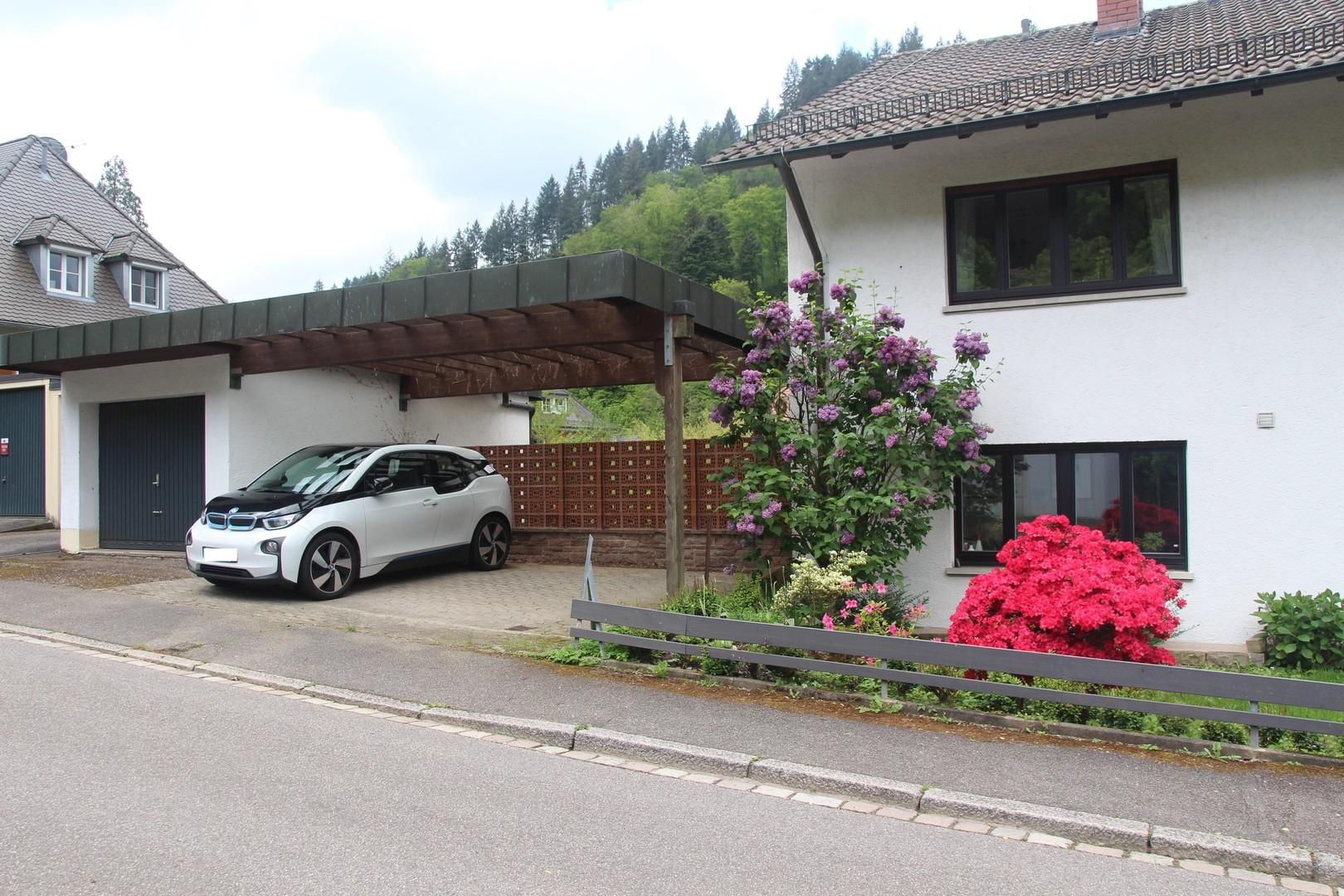 Carport und Garage