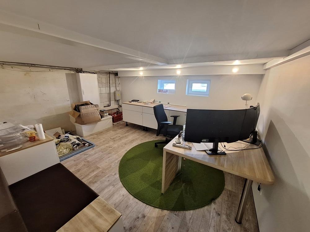 Arbeitszimmer im Keller