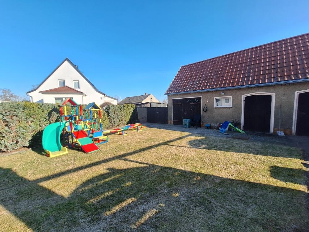 Blick auf das Nebengebäude