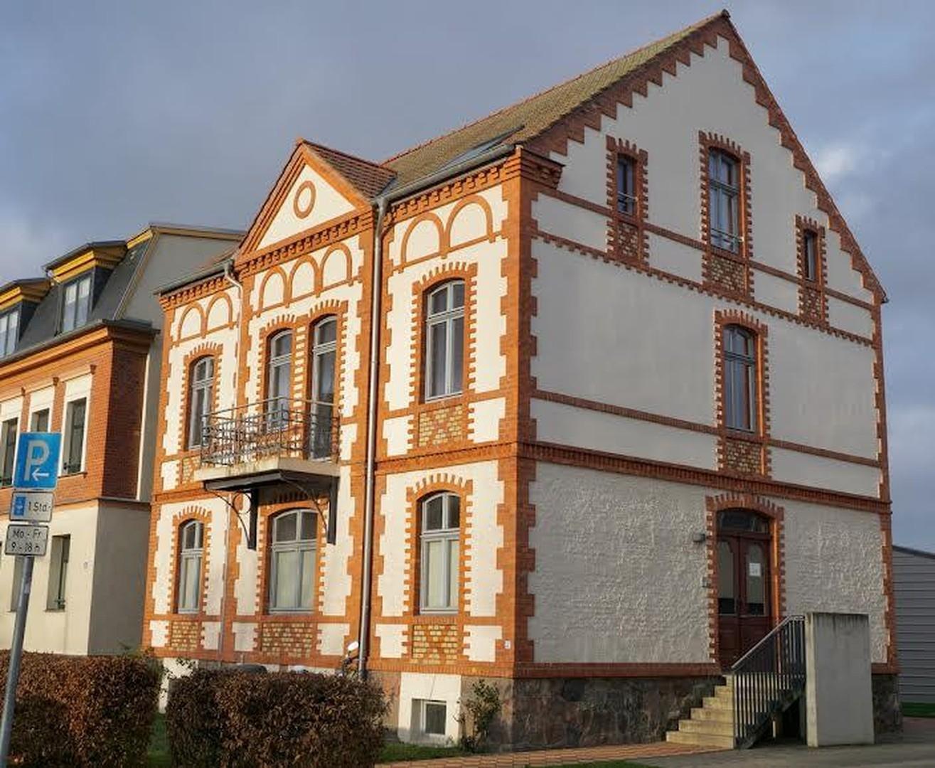 Vorderansicht Seiteneingang