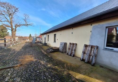 Seitenansicht mit Terrasse