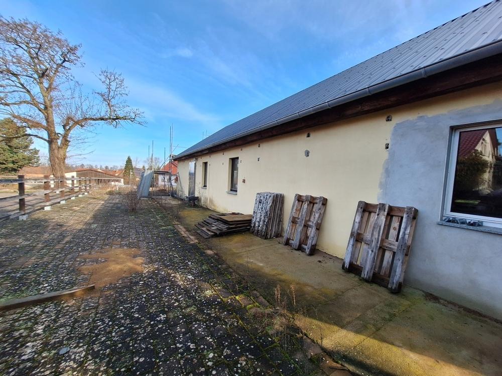 Seitenansicht mit Terrasse