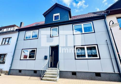 Gebäude 1 Frontansicht Titel