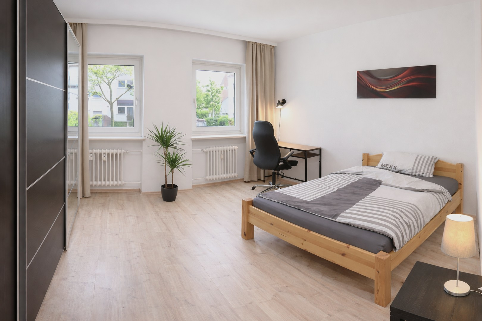 Schlafzimmer 1
