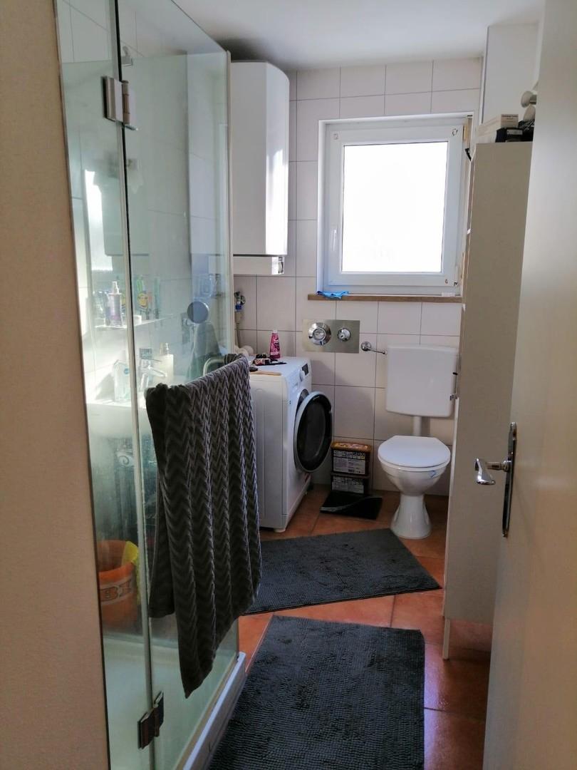 Bad mit Waschmaschine 2. OG