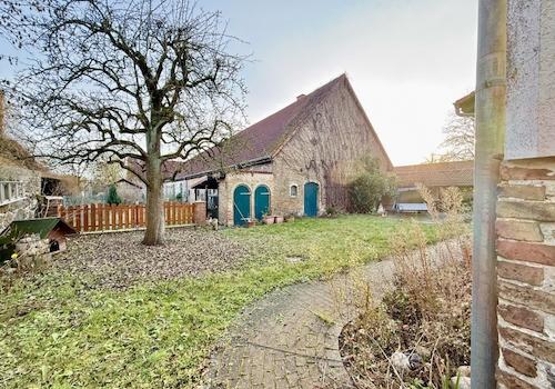 Innenhof (ohne Scheune)